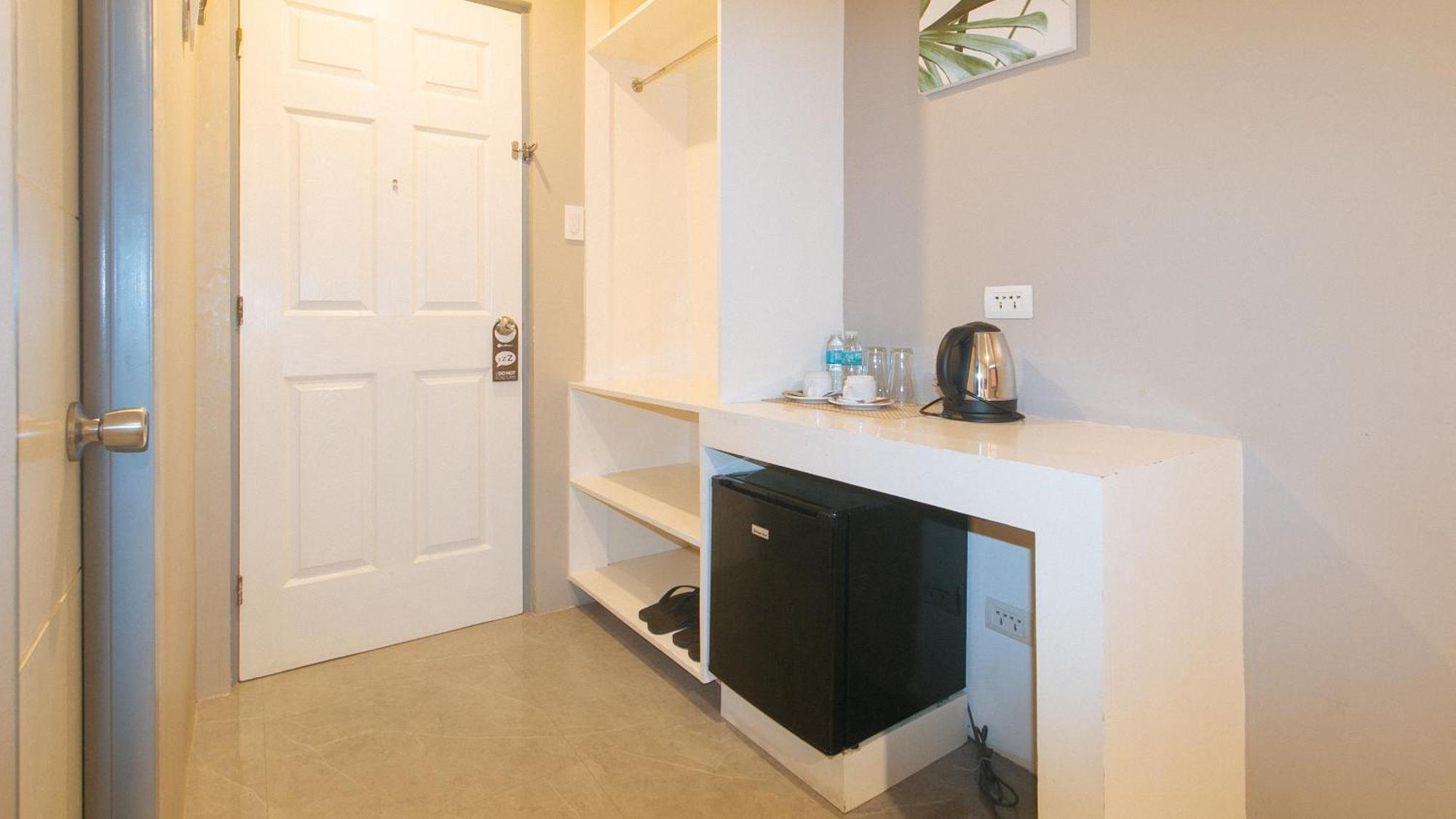 Reddoorz Plus At Seventy Five Inn Near Manila Airport Paranaque City Экстерьер фото