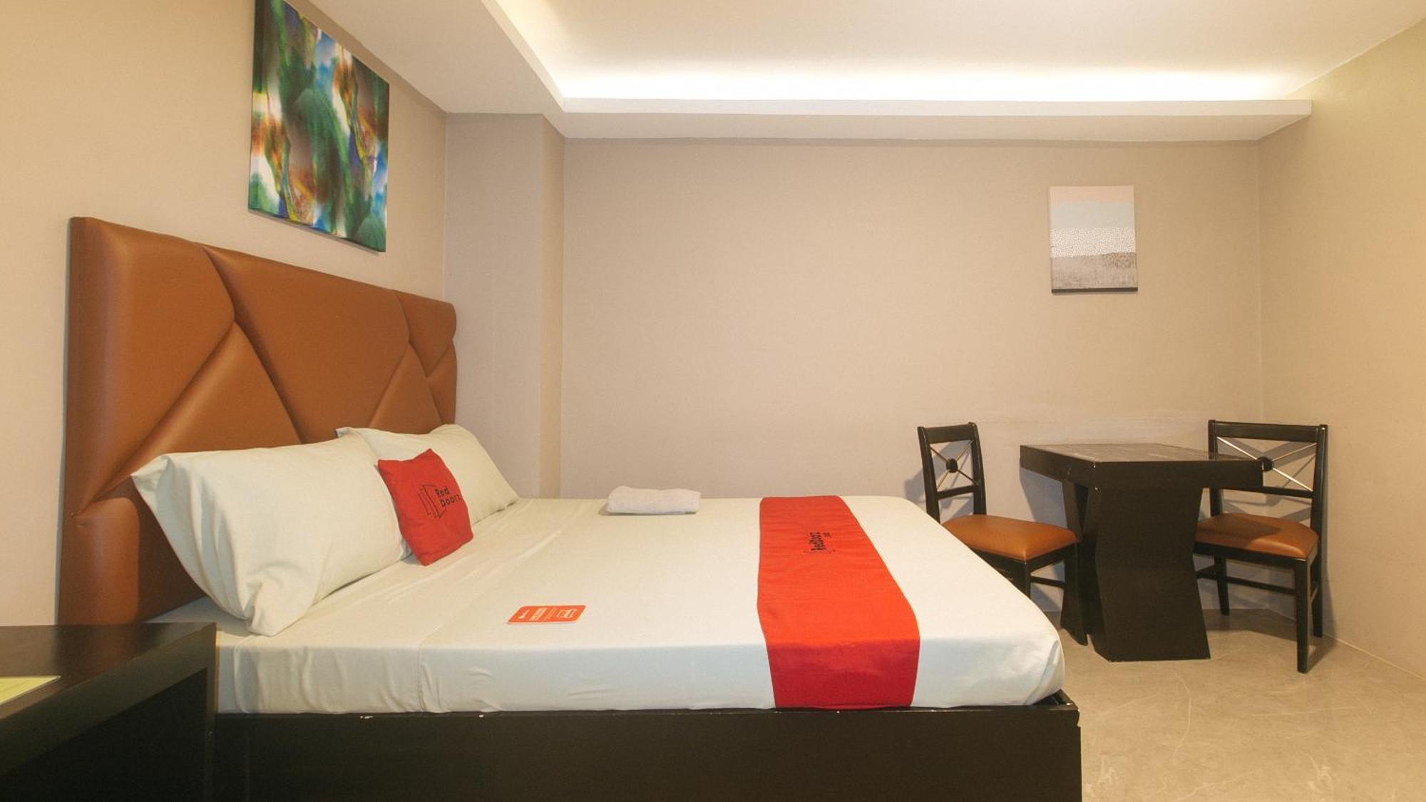Reddoorz Plus At Seventy Five Inn Near Manila Airport Paranaque City Экстерьер фото