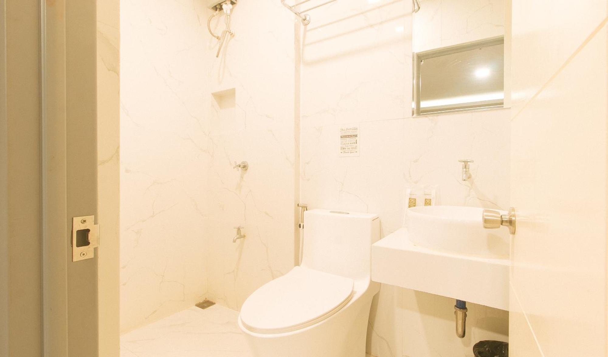 Reddoorz Plus At Seventy Five Inn Near Manila Airport Paranaque City Экстерьер фото